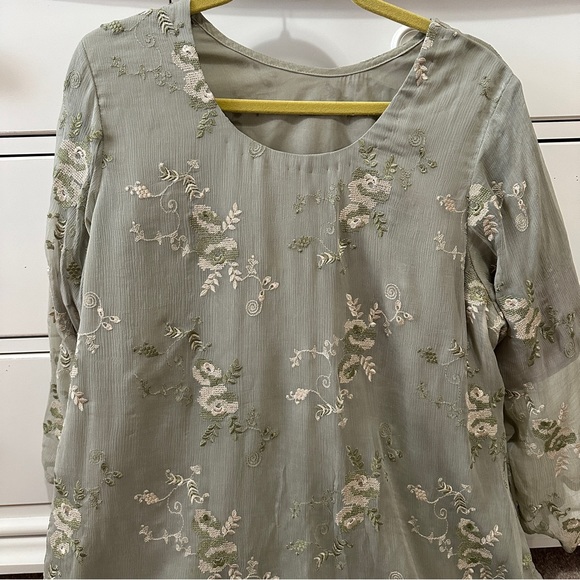 Pakistani 3 pcs embroidered chiffon suit - Picture 4 of 5